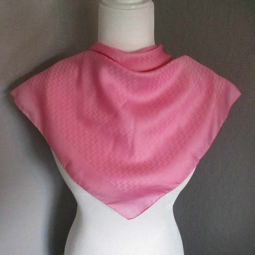 Pink zig-zag scarf
